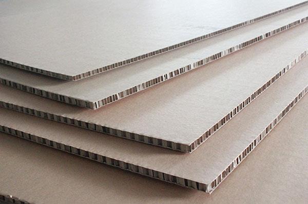 簡要介紹蜂窩紙生產(chǎn)廠家生產(chǎn)蜂窩紙板的情況